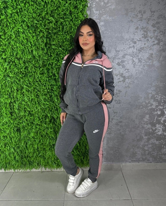Conjunto Moletom Nike Essentials