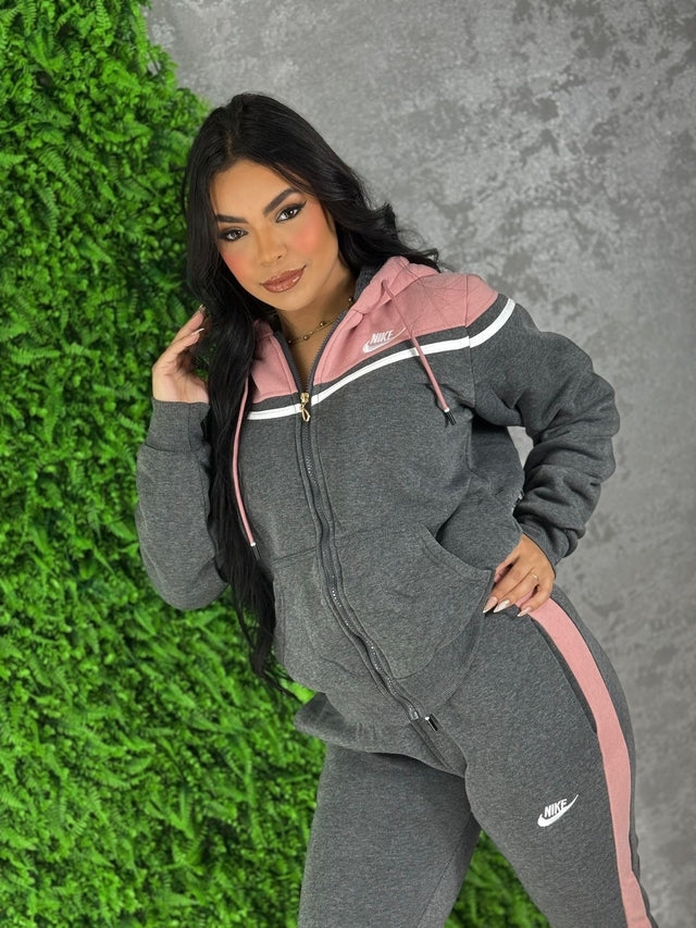 Conjunto Moletom Nike Essentials