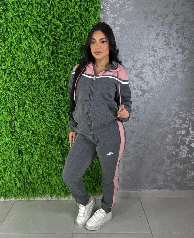 Conjunto Moletom Nike Essentials